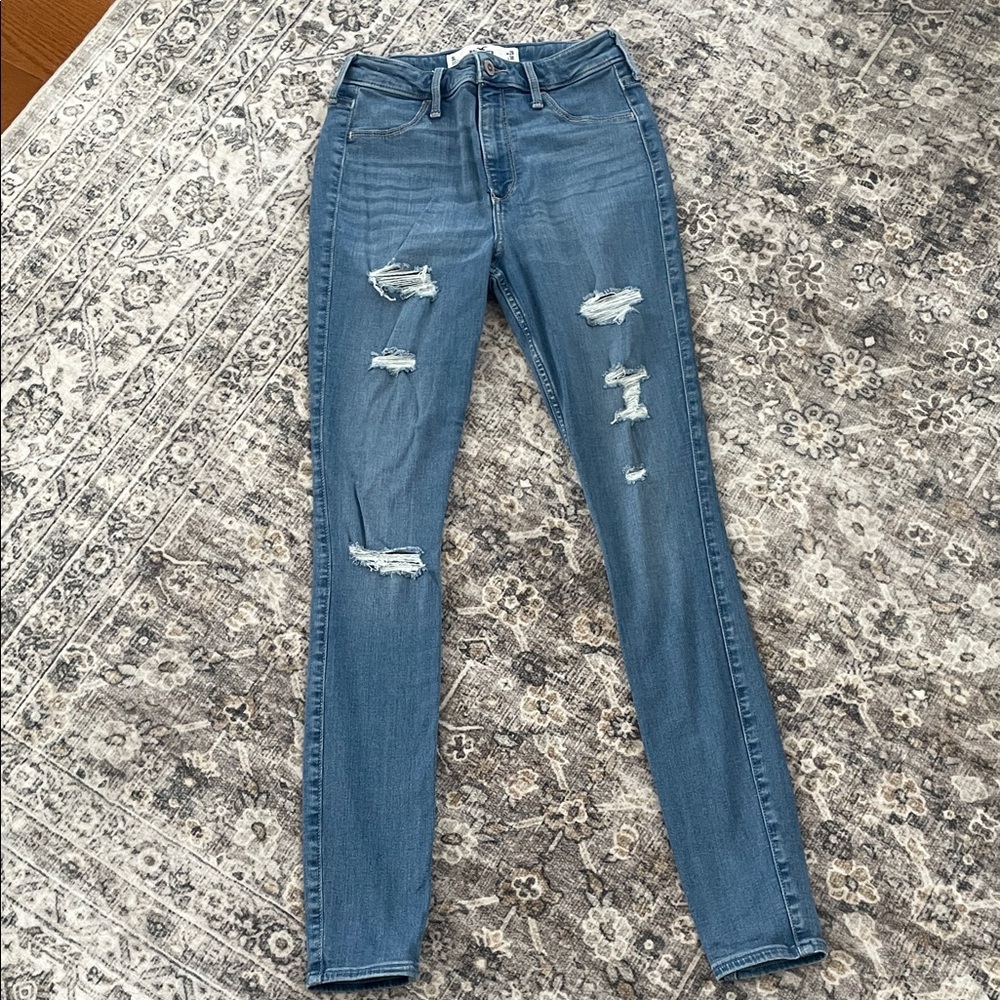 Hollister Women's Blue Distressed Jeans